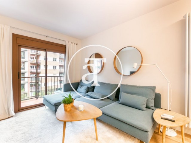 Piso de alquiler temporal con 3 habitaciones dobles a pasos del Camp Nou
