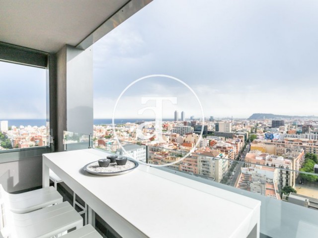 Apartamento de alquiler temporal de 2 habitaciones dobles, piscina y terraza en Poblenou