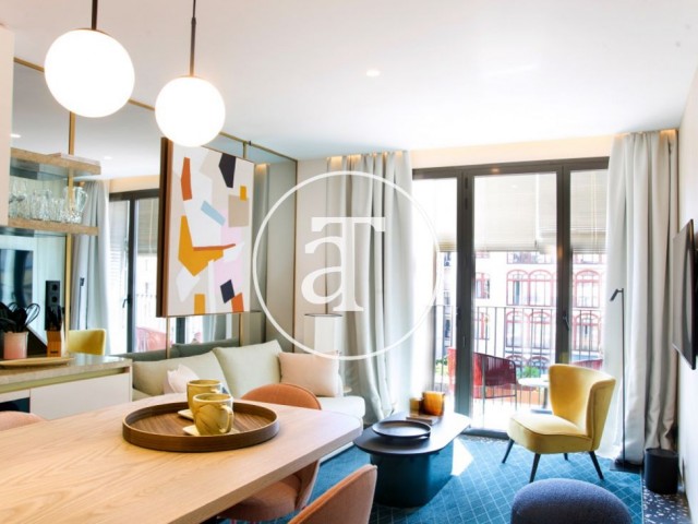 Piso de estreno de alquiler temporal de 2 habitaciones y terraza en Eixample Dreta