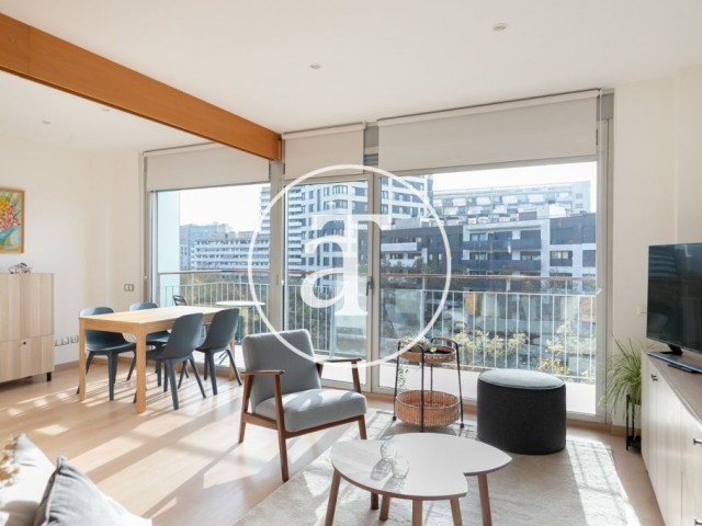 Piso de alquiler temporal de 2 habitaciones, 2 terrazas y piscina comunitaria en Poblenou