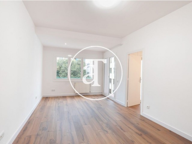 Long term rental apartment with 3 bedroom and terrace in the exclusive area of Eixample Dreta