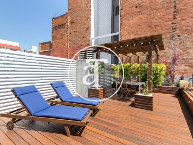Dúplex de alquiler temporal de 1 habitación y terraza privada a pasos de Plaza Catalunya