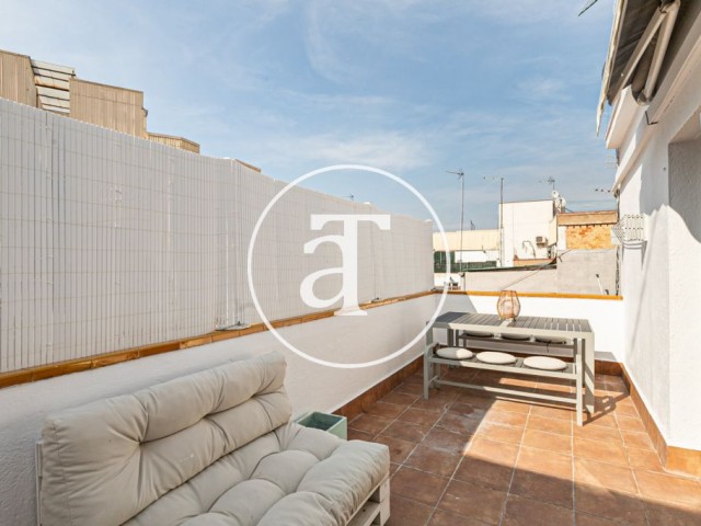 Monthly rental penthouse with 2 bedrooms and terrace close to Park Güell