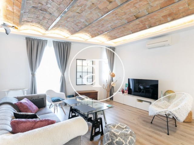Monthly rental apartment with one bedroom close to the Bogatell station.