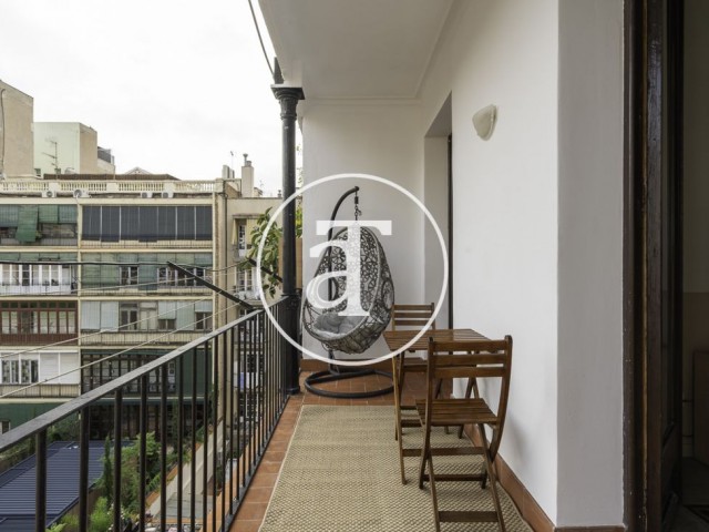 Monthly rental apartment with 3 bedrooms and terrace in Eixample Esquerra
