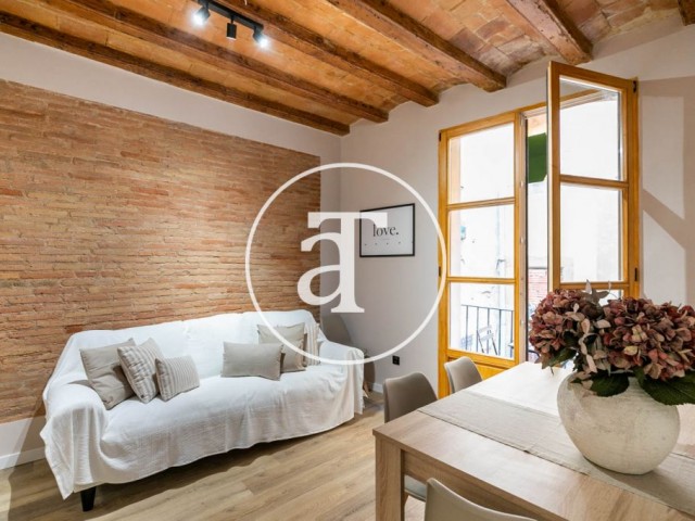 Monthly rental apartment with 3 bedrooms, in excellent condition close to La Rambla