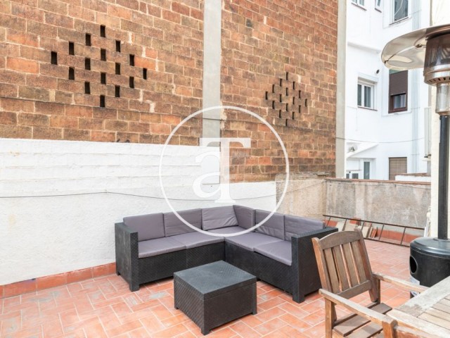 Monthly rental penthouse with 1 bedroom and 2 terraces in Gracia