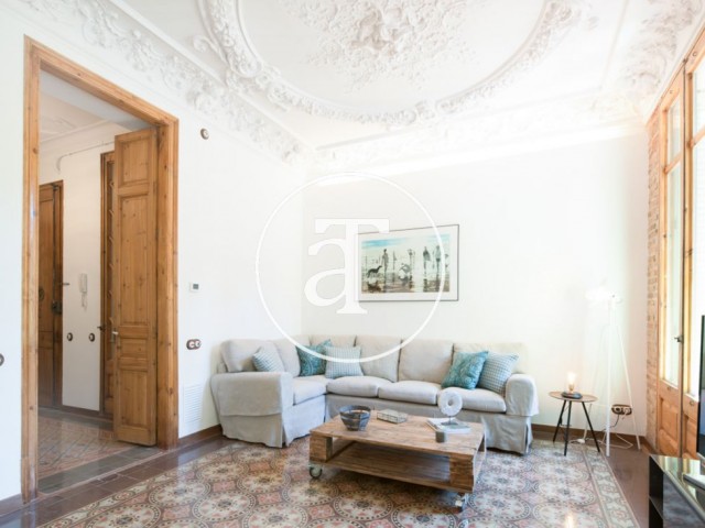 Monthly rental apartment with 3 bedrooms in a regal building in Barcelona