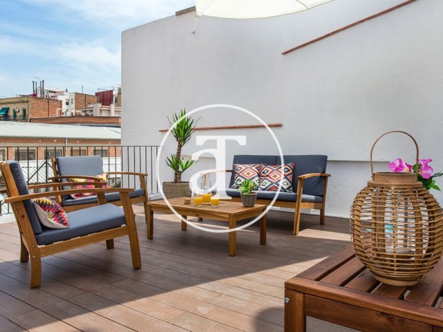 Piso de alquiler temporal con amplia terraza privada en Barcelona