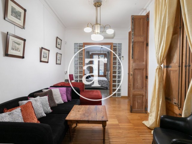 Monthly rental apartment with 3 double bedrooms in a central area of Barcelona
