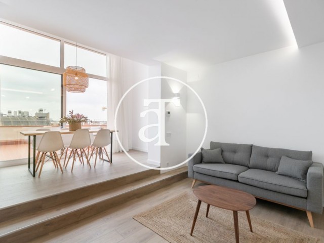 Three double bedroom penthouse for temporary rent in Eixample