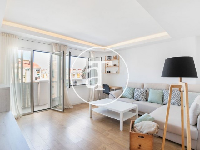 Temporary rental Attic with 2 bedrooms in Eixample with Terrace