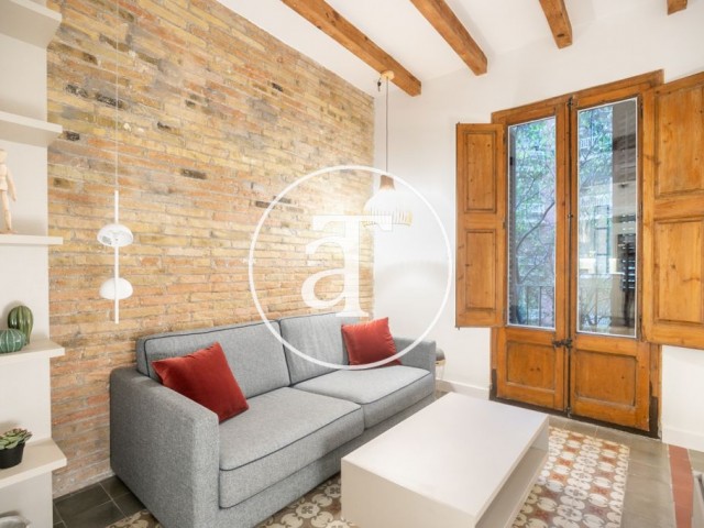 Beautiful renovated apartment just steps from the Sagrada Familia