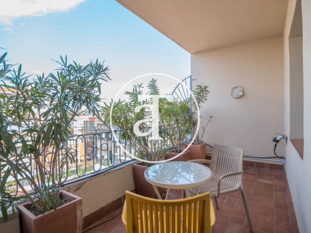 Monthly rent apartment with 3 bedrooms and terrace steps away from Plaza Catalunya