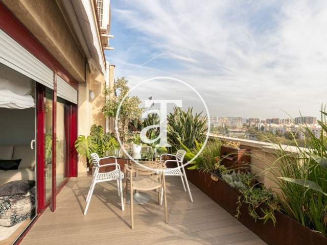 Monthly rental duplex and penthouse with 3 bedrooms and 2 terraces in the Clot