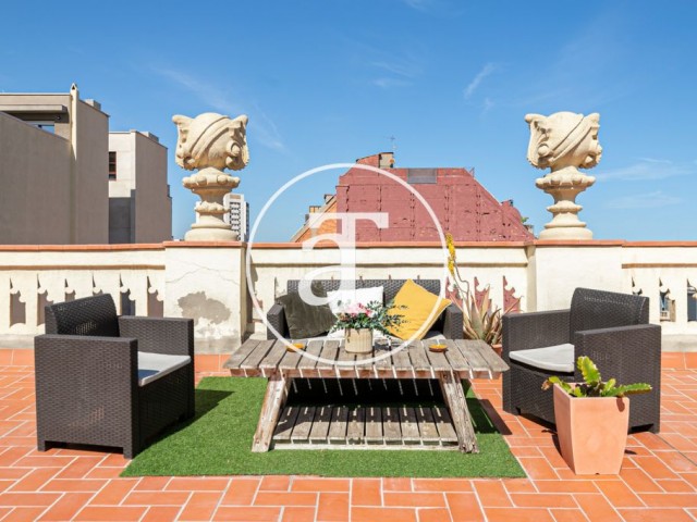 Monthly rental penthouse with 3 bedrooms and large terrace in Eixample Dreta