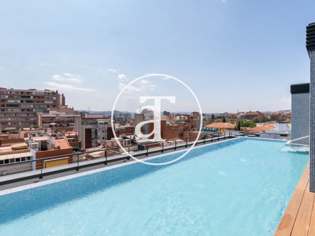Appartement de 2 chambres à louer temporairement avec terrasse et piscine commune à Hospitalet de Llobregat